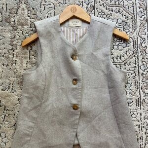 Rouri Sleeveless Button-Front Vest Jacket in Light Gray
